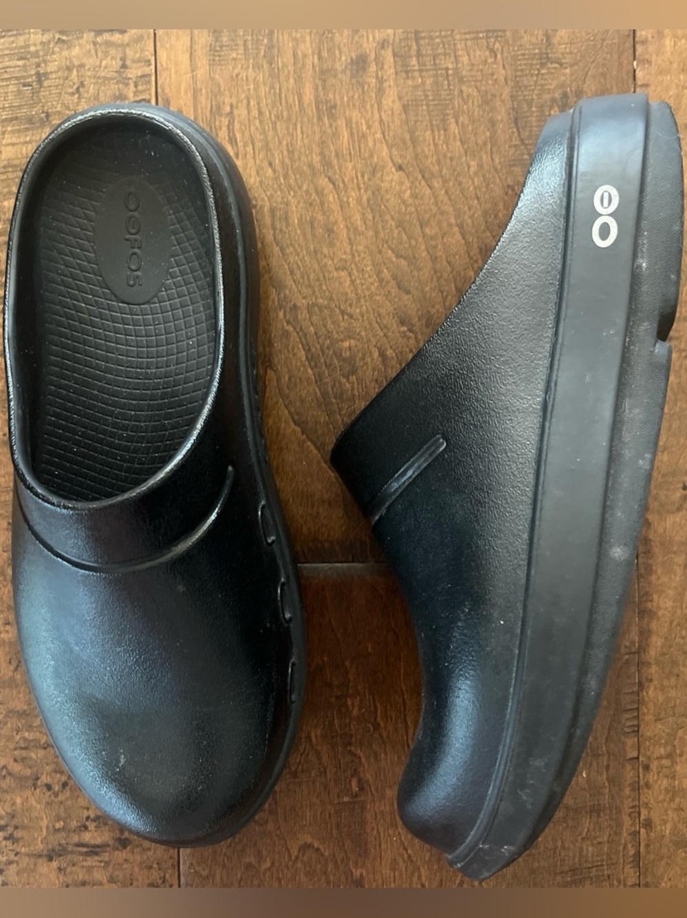 OOFOS OOcloog black recovery clogs. Impact absorbing. Sz. 8